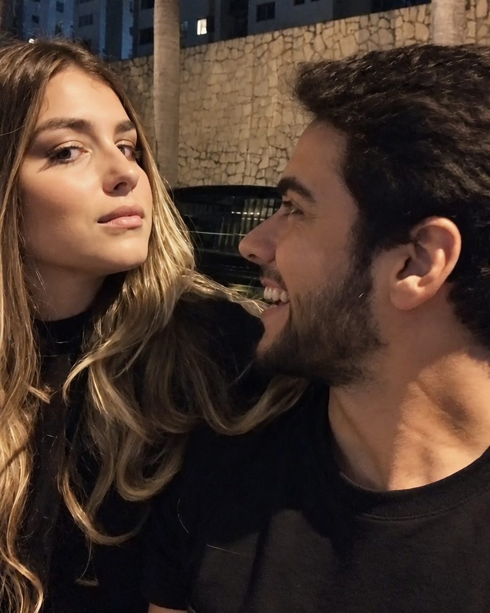 Gabriela e José em 2018, à noite, em Goiânia